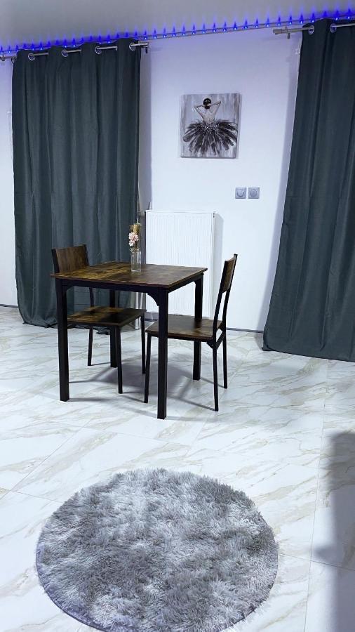 Relax & Chill Apartment Sevran Bagian luar foto